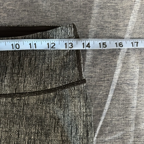 Lululemon Women’s Size 6 Wunder Under Crop Hi-Rise - Picture 4 of 5